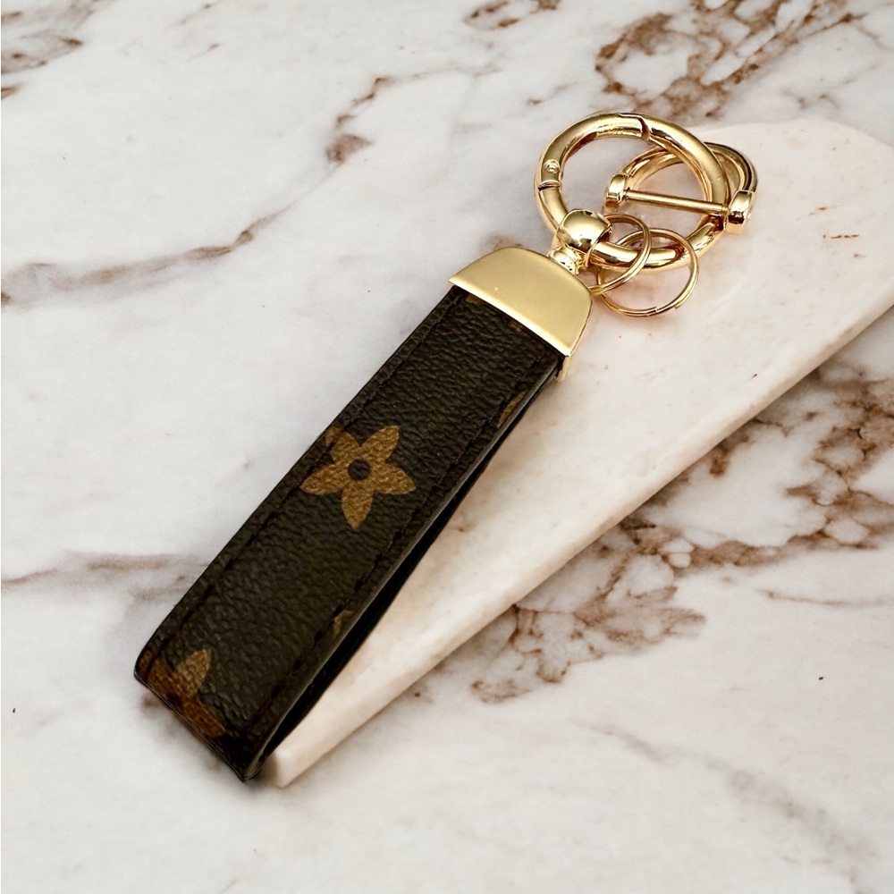 BNIB Unbranded upscale designer keychain